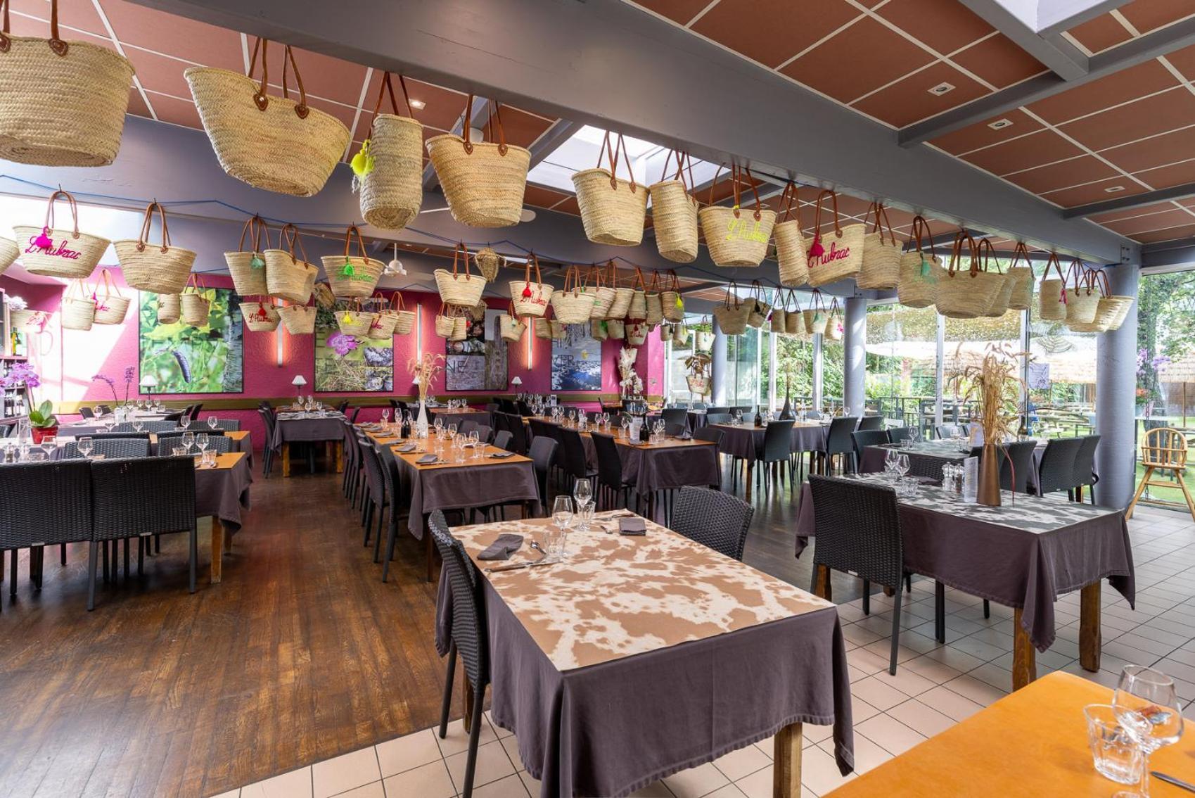 Hotel-Restaurant Logis L'Aubrac Laguiole Exterior photo